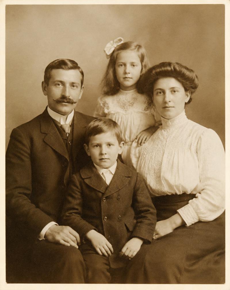 Retrato de família antigo — depois do restauro